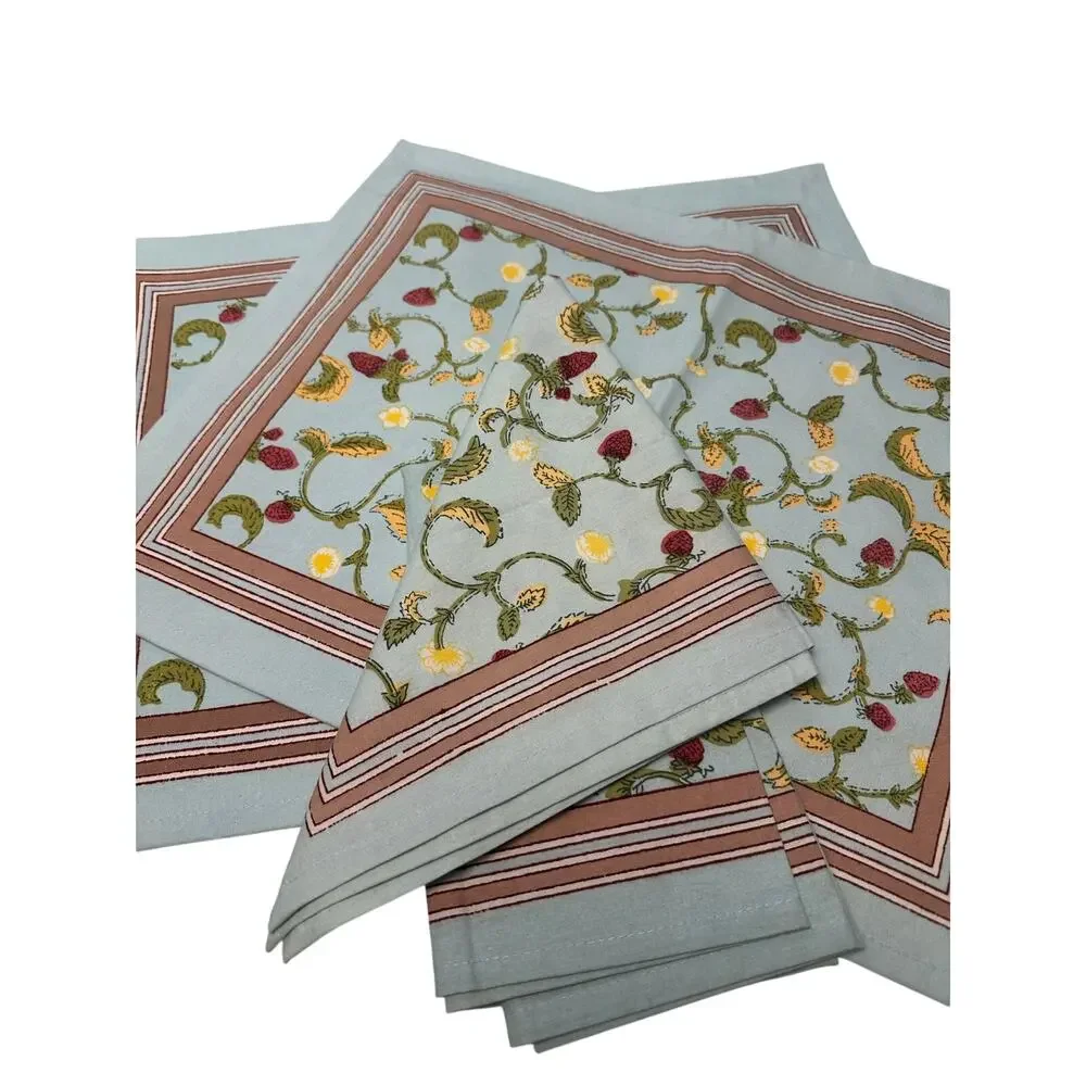 Williams Sonoma Couleur Nature Fraises des Bois (2) placemats and (2) napkins